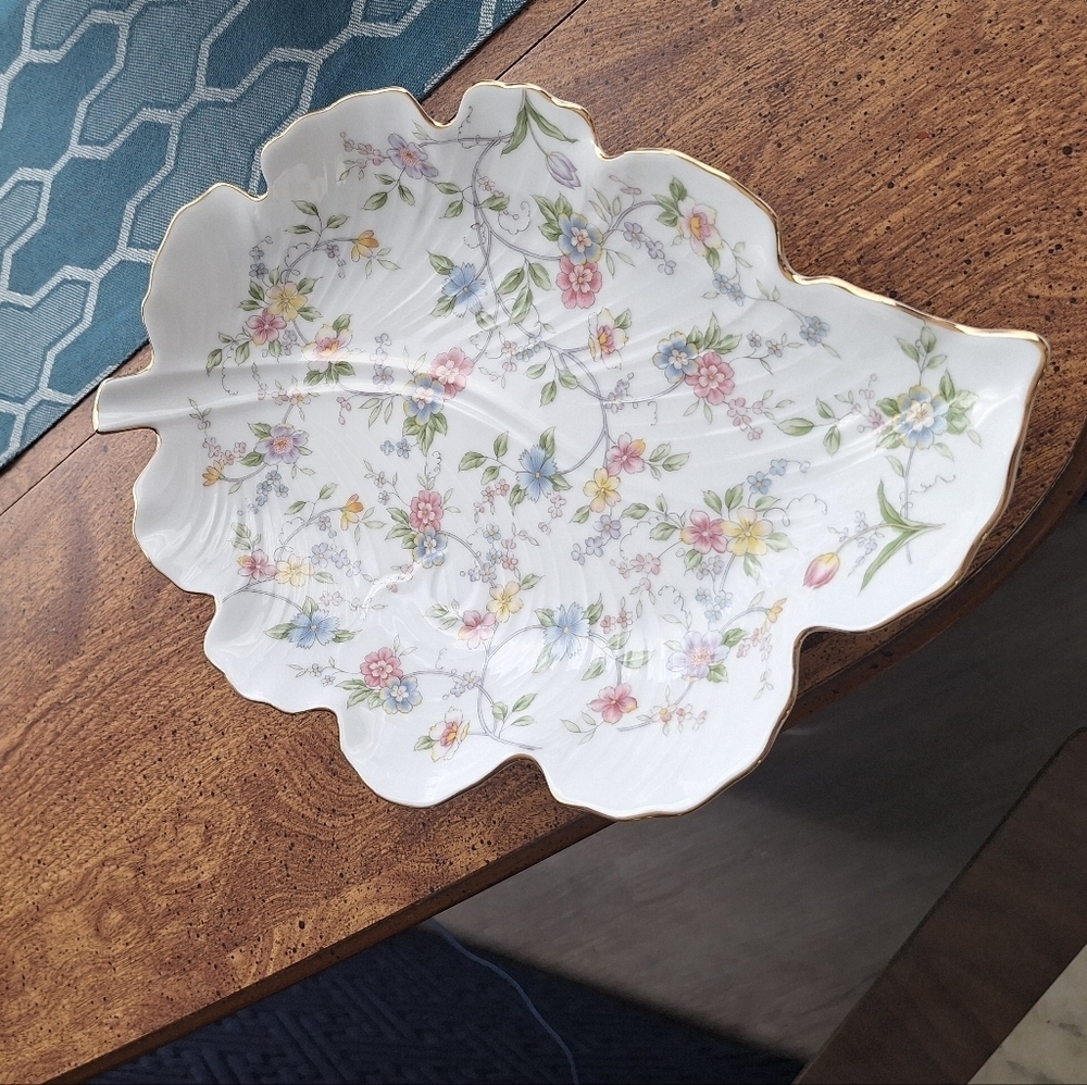 Floral Leaf-Shaped Porcelain Plate with Gold Trim